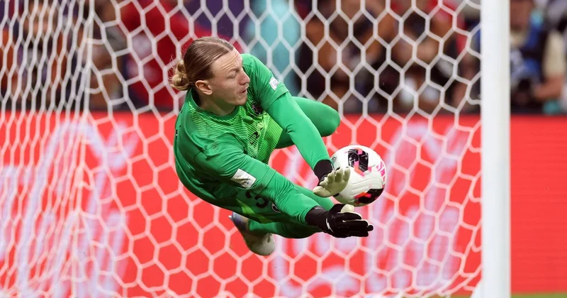 Сафонов отразил четыре пенальти и принес ПСЖ победу в Межконтинентальном кубке