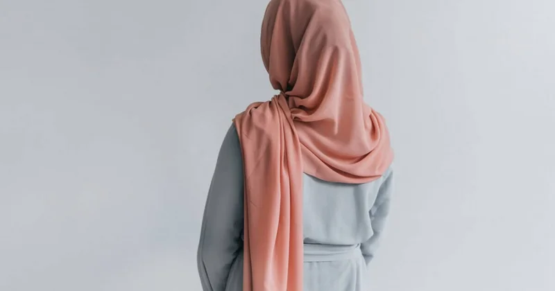 Бетті бүркейтін киімге қатысты заң қабылданды: ІІМ ерекшеліктерін атады