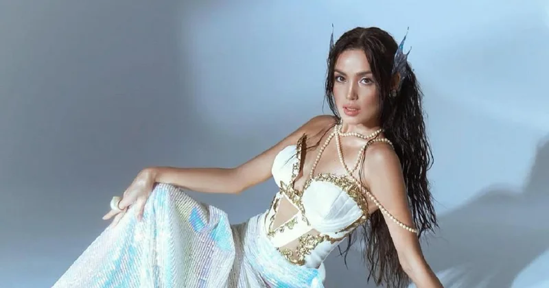 Акбота Сейтмагамбет в юбке с высоким разрезом нарвалась на критику уятменов