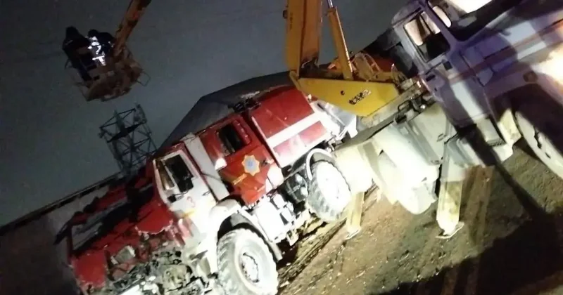 Пожарный автомобиль повредил частный дом в Жанаозене: стало известно о гибели ребёнка