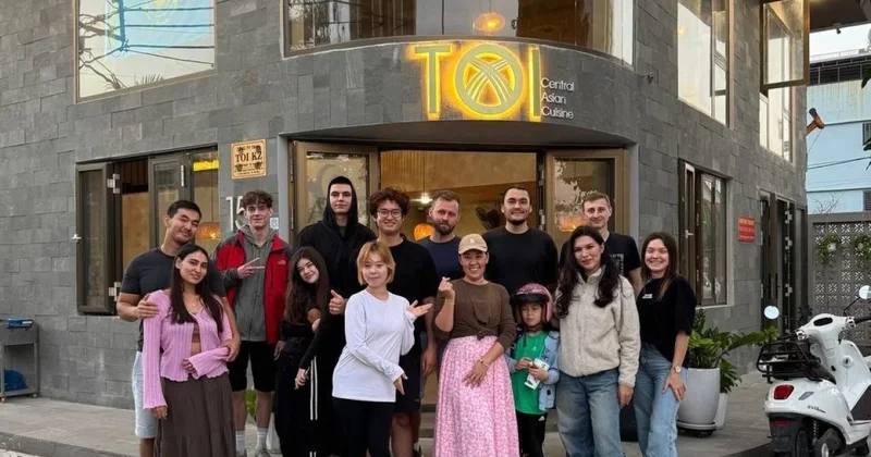 Говорили, что здесь травятся : гиды пытались уничтожить ресторан казахстанки во Вьетнаме