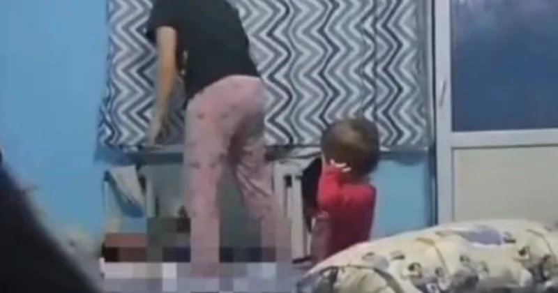 Жетісуда аАнасы баласын жылыту батареясына байлап ұрғаннан кейін іс көтерілді