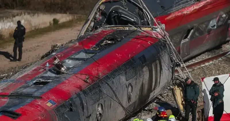 Поезда столкнулись в Испании: число погибших выросло до 39, следователи обнаружили поломку на рельсах