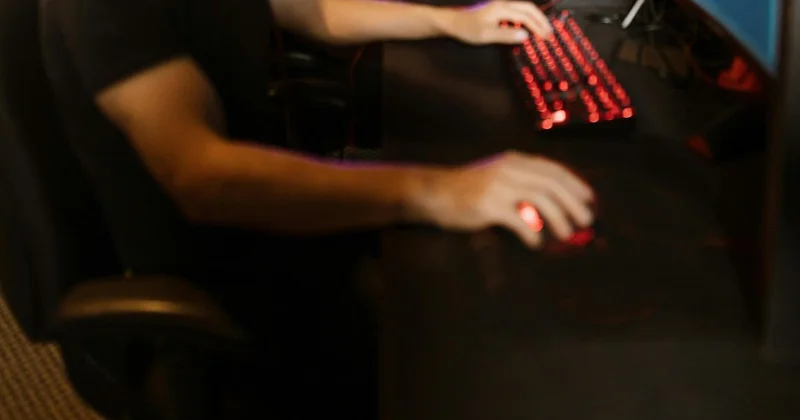 Казахстанец во время онлайн игры вступил в переписку и потерял крупную сумму