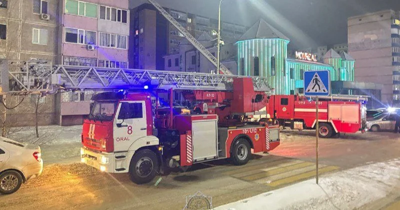 Людей эвакуировали из пятиэтажки из за пожара в Уральске