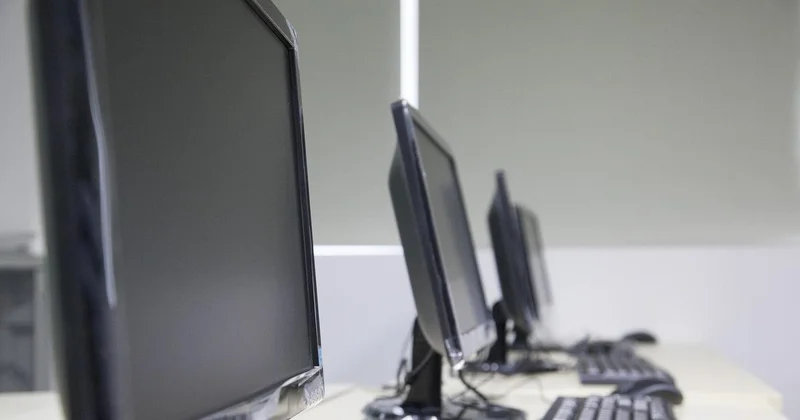 Пронесли смартфоны и шпаргалки: 56 человек отстранили за первую неделю январского ЕНТ