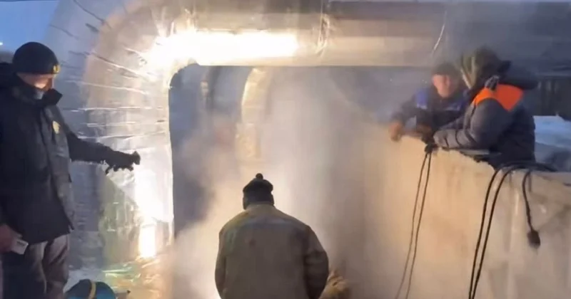 Жители нескольких микрорайонов остались без отопления из за прорыва теплотрассы в Темиртау