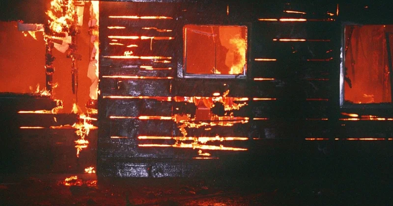 Заперли и ушли: в огне погибла пятилетняя девочка из СКО