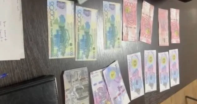Мошенница в Актобе расплачивалась на рынке сувенирными деньгами