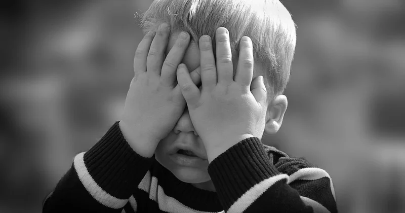 Оттаскал ребенка за ухо до синяков: как суд наказал мужчину из Рудного