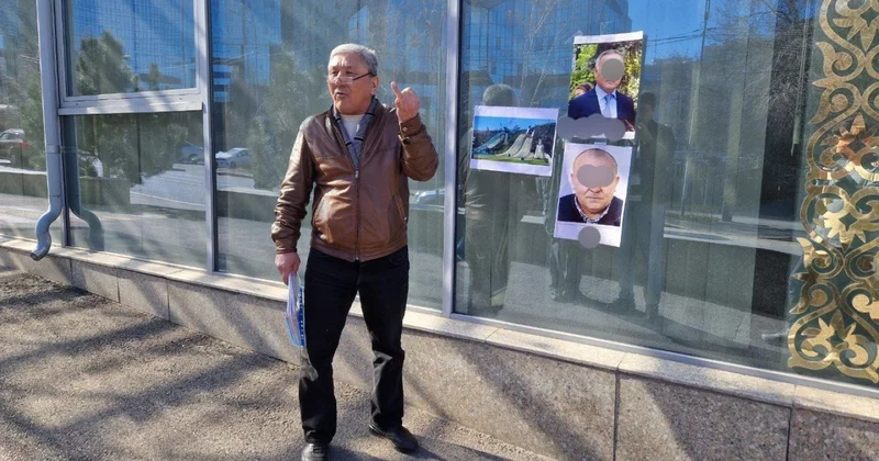 Строители лыжных трамплинов в Алматы устроили пикет у прокуратуры. Чего они хотят?