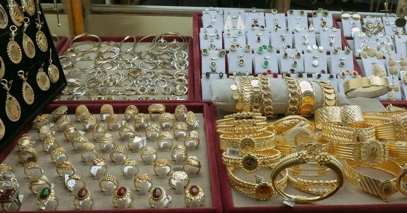 Вынесла 1,7 кг золота на 164 млн тенге: павлодарку не смутило, что пострадает ее родная сестра