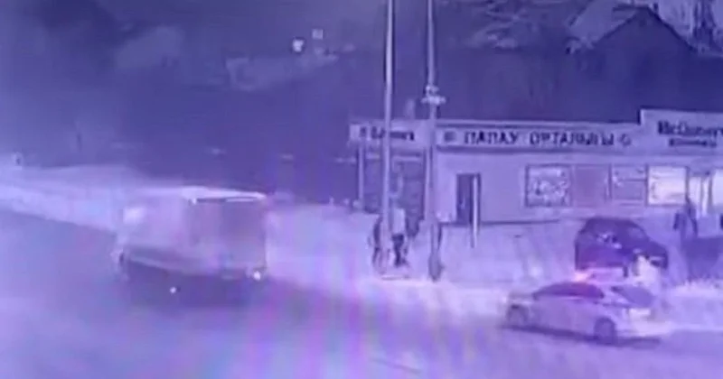 Забрали часы и мобильный: ограбление посреди улицы попало на видео в Астане (видео)