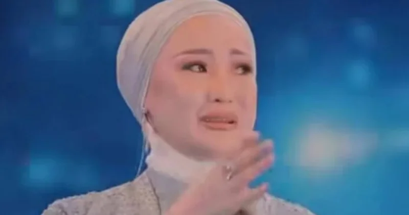 Қайдағыны еске түсіріп...: Мөлдір Әуелбекова сахнада жылап қалды (видео)