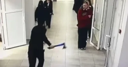 Напал с топором на одноклассников инцидент прокомментировали в сенате