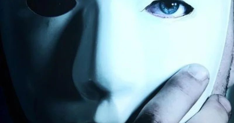 Мужчина проник в подъезд жилого дома и взял обувь в Петропавловске