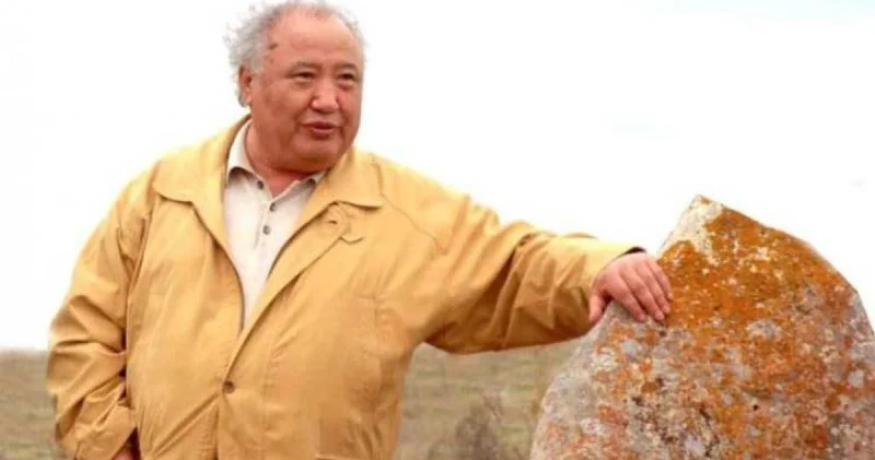 Бұл сөздер кейін де шығады : Қазақ жерлерін сату кезінде Әбіш Кекілбаев Назарбаевқа ескерту айтқан