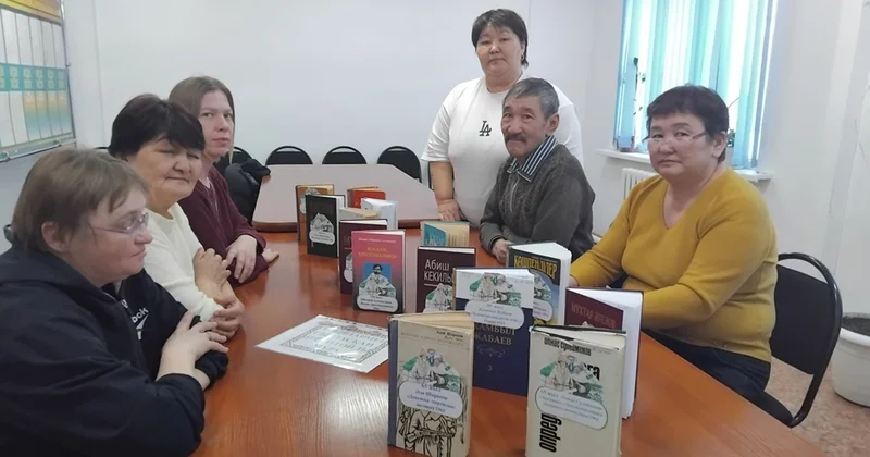 Жылжымалы кітап көрмесіне қандай шығармалар ұсынылды?