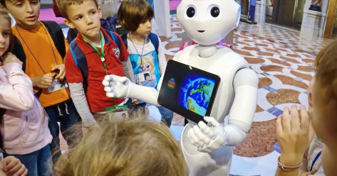 Единые правила использования ИИ в школах введут в России