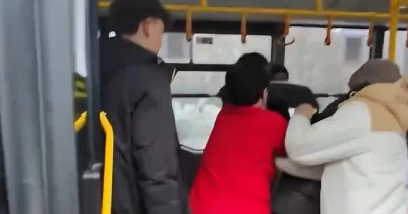 Трогал маленьких девочек : участников инцидента в автобусе доставили в полицию в ВКО