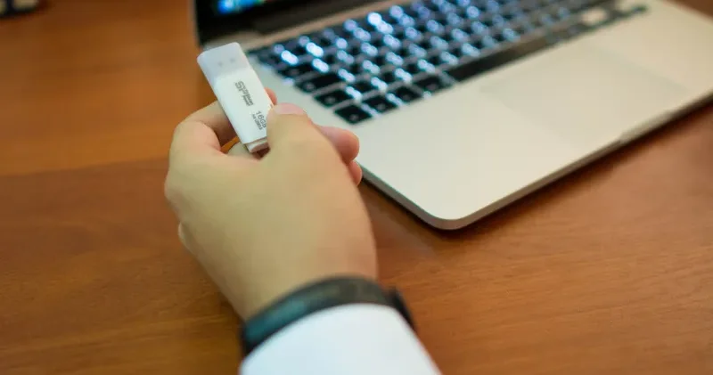 60 дерек және 100 млн теңге: ҰҚК арнайы ХҚКО жүргізуші куәлігін алу схемасын әшкереледі