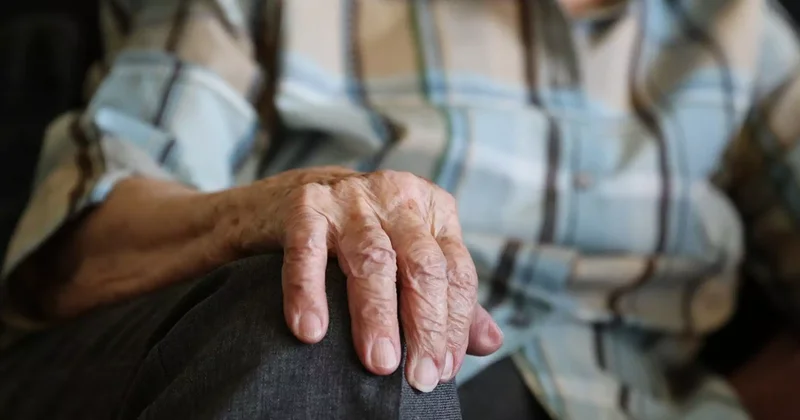 Мойнымды бұрап, ақшамды алып кетеді : Жетісу тұрғыны екі баласынан зәбір көріп жүр