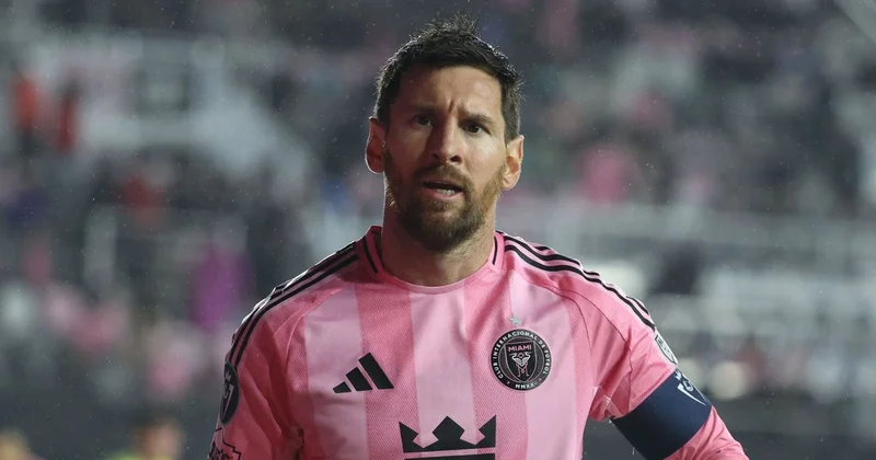 Месси забил 900 й гол, но его команда вылетела из Кубка чемпионов