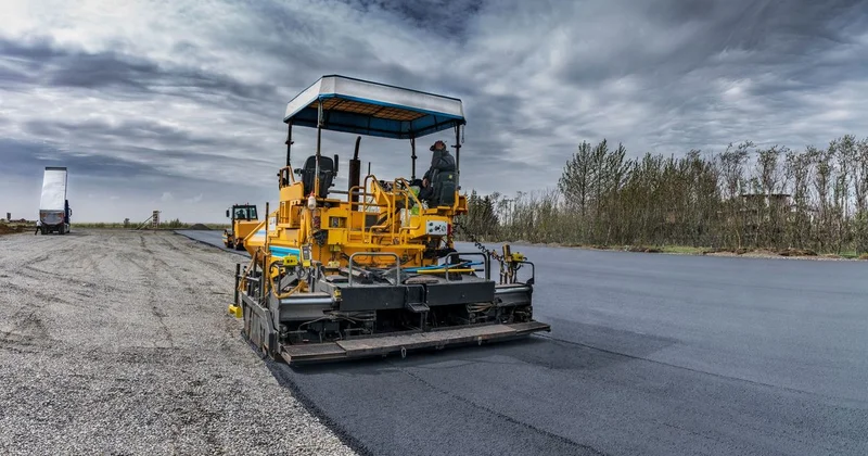 Жители уже реально злые : 2 км дороги 10 лет не могут построить в Астане, заявил депутат