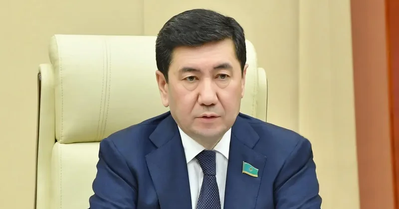 Ерлан Кошанов: Принятие новой Конституции в условиях мировой нестабильности стратегический шаг президента