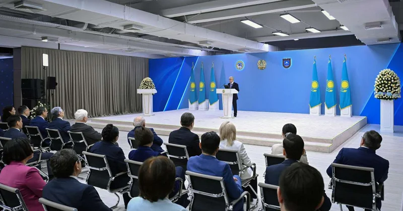 Президент: Надо поворачивать нацию в сторону науки и технологий