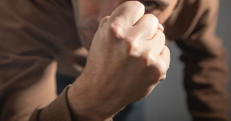 Лишь краткосрочное наказание : 62 летний мужчина заявил, что его избивают сыновья в области Жетicу (видео)