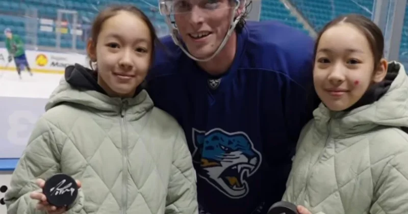 После скандала из за шайбы девочка получила подарок от хоккеиста Барыса