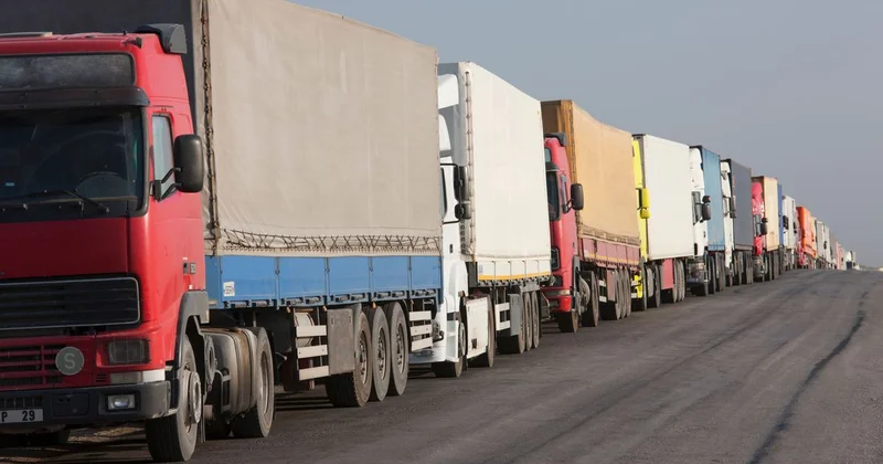 Ограничения для некоторых видов транспорта введут на трассах Казахстана