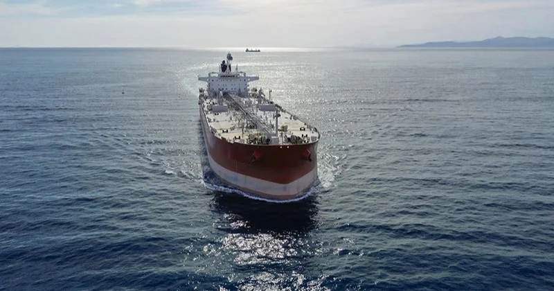 Ормуз бұғазындағы танкерге оқ атылды