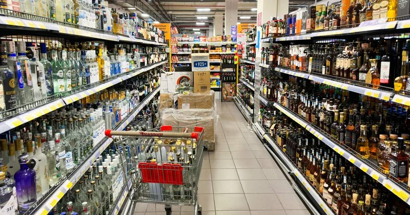 Көкшетауда жасөспірімдерге ішімдік сатқан дүкен иелері жауапқа тартылды