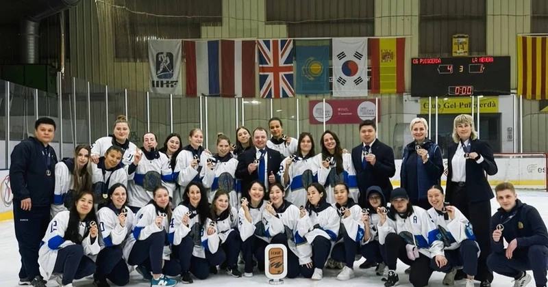 Шайбалы хоккейден Қазақстан әйелдер құрамасы әлем чемпионатында үздік үштікке енді