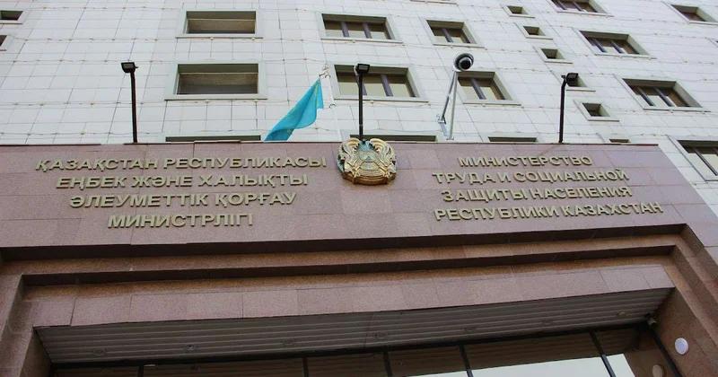 В Минтруда прокомментировали слухи о соцвыплатах работающим матерям