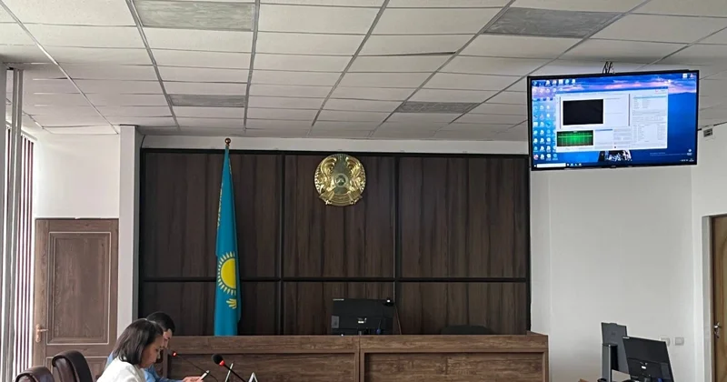 Видел только яблочный сок . Полицейский дал показания по делу о ДТП на Аль Фараби
