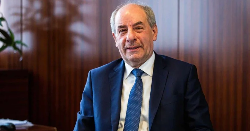 Президент Венгрии подписал поправки к конституции о досрочном прекращении своих полномочий
