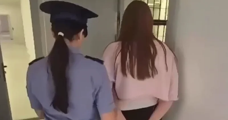 Тиктокерша поплатилась за видео у Триумфальной арки