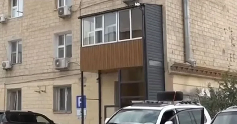 Казахстанец соорудил личный лифт прямо из квартиры для своей дочери в многоэтажке