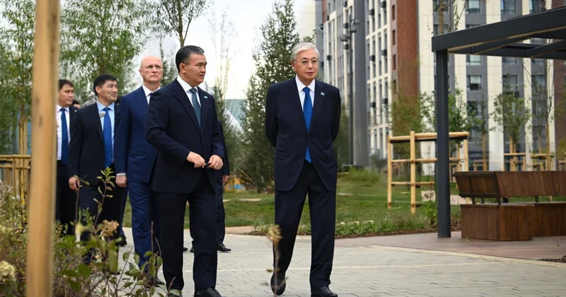 Тоқаев Мыңжылдық аллеясы мен GreenLine желілік саябағының абаттандырылуымен танысты