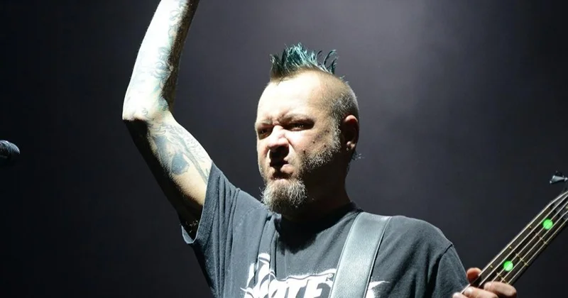 Limp Bizkit тобының негізін қалаушылардың бірі Сэм Риверс 48 жасында көз жұмды