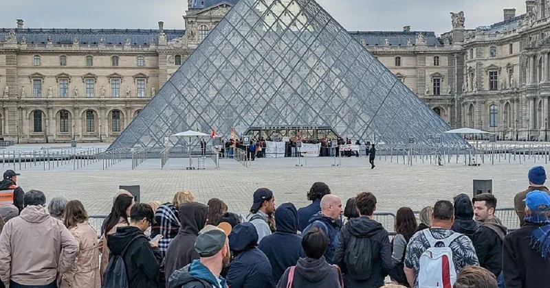 Легендарный музей Лувр закрыли в Париже из за студенческих протестов (видео)