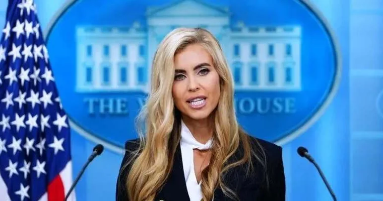 Қызметте бес күн ғана болды: Трамптың баспасөз хатшысы Ақ үйден кетті
