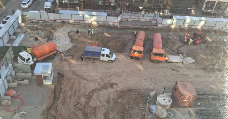 Стройку тоннеля к новой библиотеке затопило в Астане: жители соседних ЖК забили тревогу (фото)
