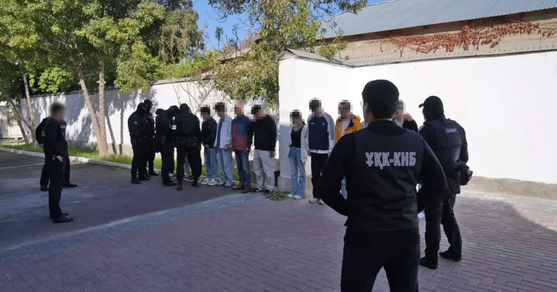 Интернет алаяқтық жасаған 13 Қытай азаматы Қазақстаннан шығарылды