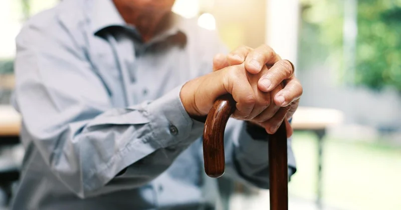 Казахстанцу при назначении пенсии не засчитали 14 лет стажа из за ошибок в трудовой книжке