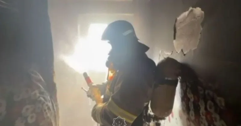 Была угроза взрыва : пожар вспыхнул в квартире в Костанайской области (видео)