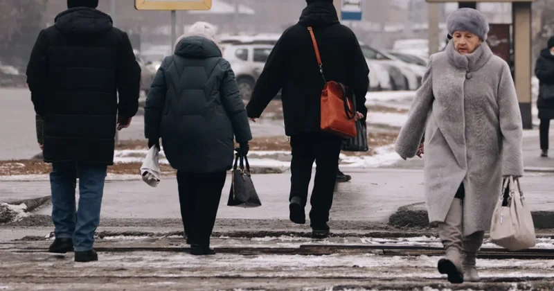 Заморозка тарифов и рост доходов: что ждет казахстанцев